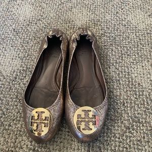 Tory Burch Reva Ballet Flat Metallic Sparkle Gold Leather Gold Metal Logo Sz 6.5